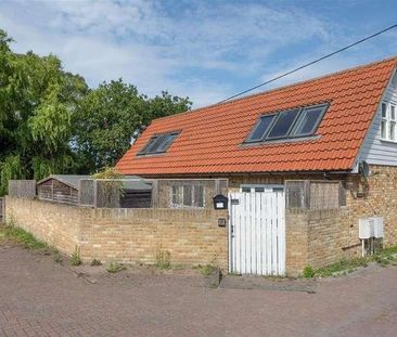 Golden Hill, Whitstable, CT5 - Photo 1