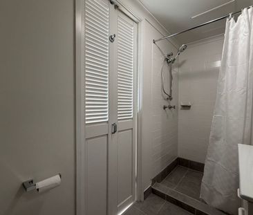 Renovated studio unit with AC in Broadway - Photo 5