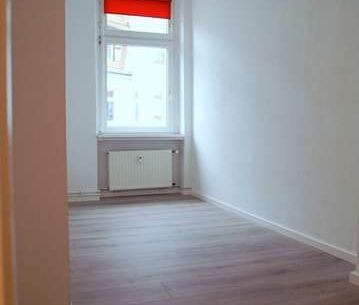 Attraktive Altbauwohnung mit Einbauküche und Balkon. - Photo 3