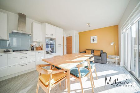 3 bedroom detached house to rent - Photo 2