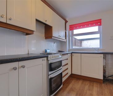 3 bedroom terraced house to rent - Photo 3