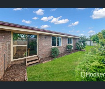 CORNER BLOCK LIVING WITH SPACE & CONVENIENCE! - Photo 5