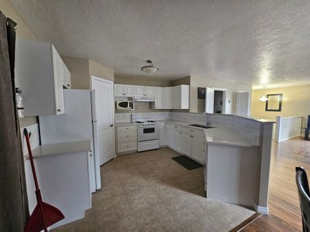 RAK Duplex #1 Jan 1, 2026 - Photo 3