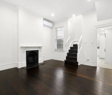 A sophisticated newly renovated terrace home located in a prime cit... - Photo 1