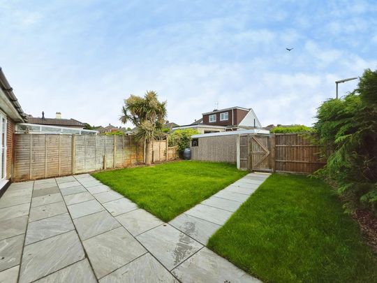 2 bedroom bungalow to rent - Photo 1