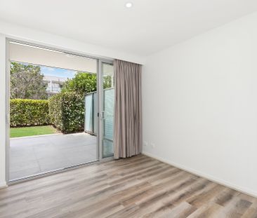 Single level. Private. Convenient. - Photo 3