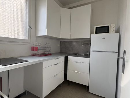 Location Appartement 1 pièce 30m² MARSEILLE 8ème - Photo 5