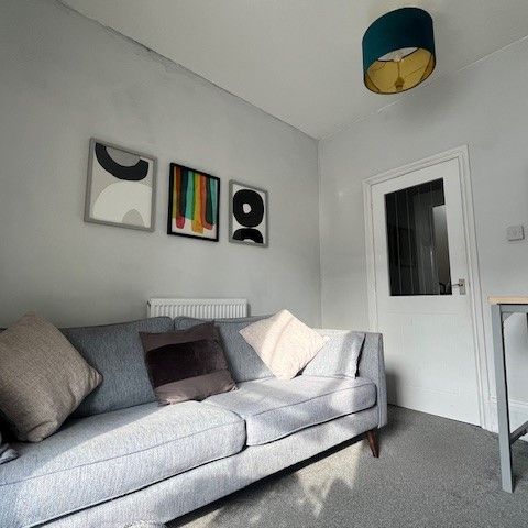 3 Bedroom | 12 Hastings Street, Middle Floor Flat, PL1 5B - Photo 1