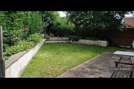 1 bedroom in a house share to rent - Photo 5