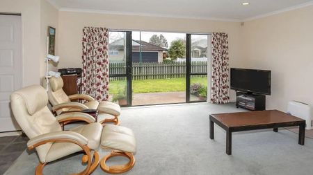 Charming 3BR Home with Garden in Papakura - Photo 3
