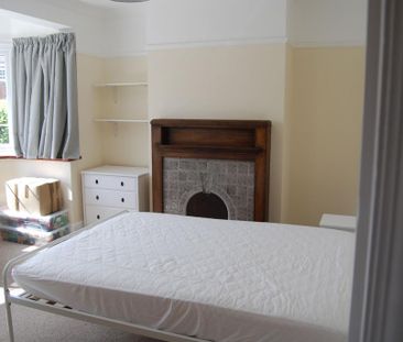 6 bedroom semi-detached house to rent - Photo 2
