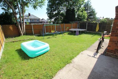 3 bedroom semi-detached house to rent - Photo 3