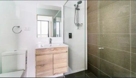 “Modern 2-Bedroom Apartment in the Heart of Parramatta – For Rent” - Photo 4