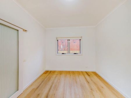 4 Bed, 1 Bath - Photo 3