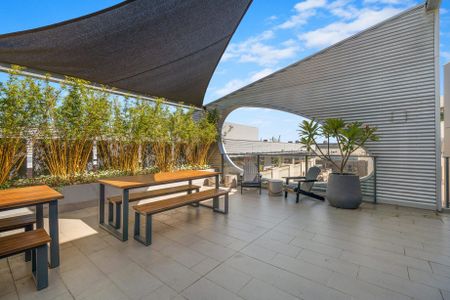 Luxurious Urban Living in the Desirable 'Fusion' Complex - Photo 5