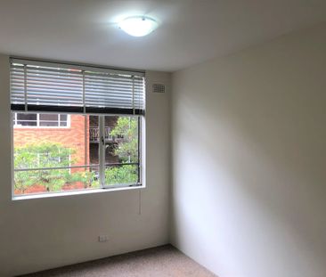 Short walk to Epping station, shops & restaurants - Photo 1