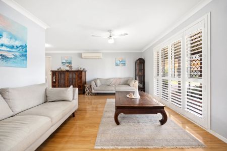 4 Bedroom house with pool, Kippa-Ring Contact Julie Sykes 0438 050 110 - Photo 3