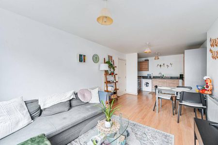 2 bedroom flat to rent - Photo 2