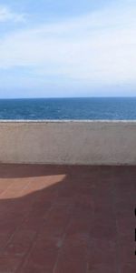 T2 AVEC TERRASSE VU MER ET 2 PARKINGS - Photo 3