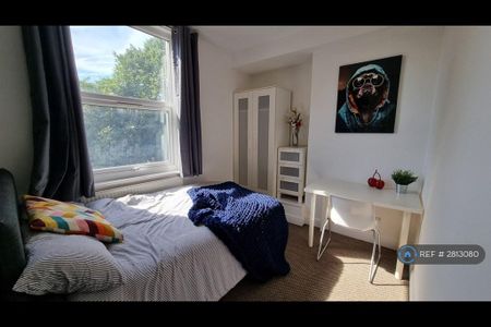 4 bedroom terraced house to rent - Photo 4