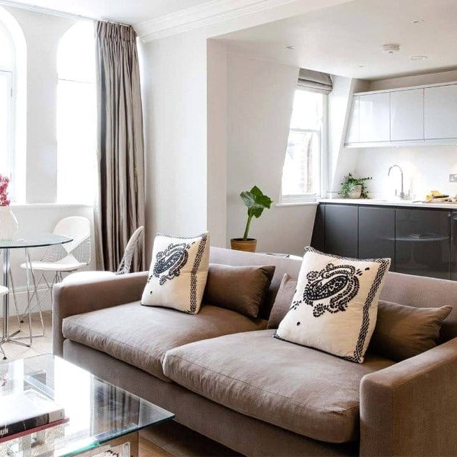 CALL FOR AVAILABILITY A unique and stylish one bedroom apartment of approximately 610 square feet. - Photo 1