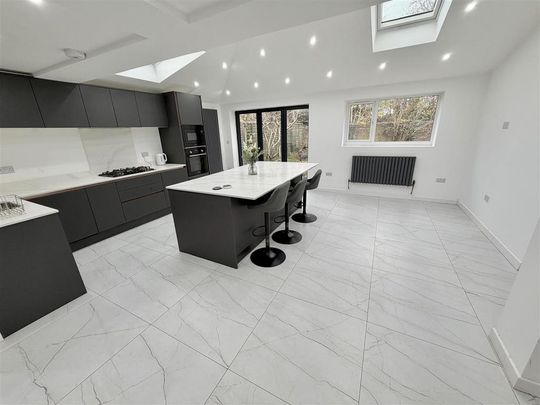 4 bedroom detached house to rent - Photo 1