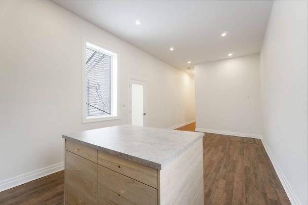 For Lease - 16 Murray Street, Hamilton, Ontario - Photo 1