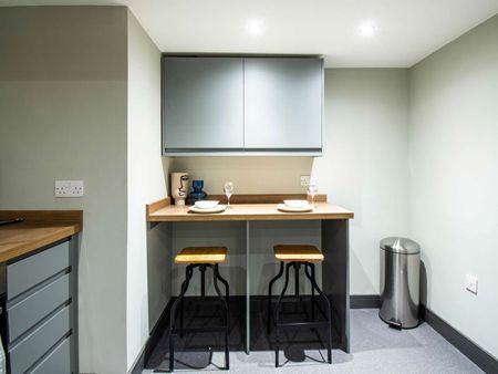 Spacious 4-Bedroom HMO – Belle Isle – AVAILABLE NOW Room 4 - Photo 3