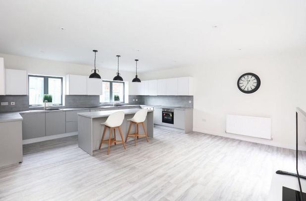 168 bedroom house share to rent - Photo 1