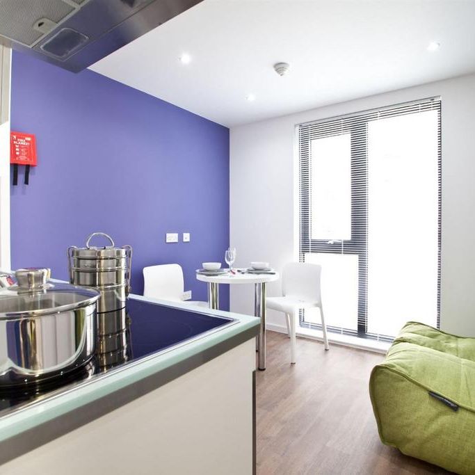 1 bedroom in a flat share to rent - Photo 1