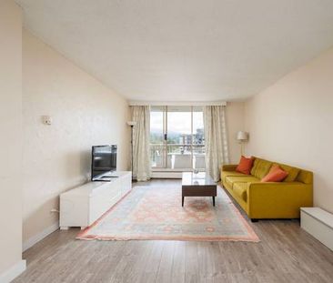 1 bed 1 bathroom fully renovated apartment with balcony - Photo 2