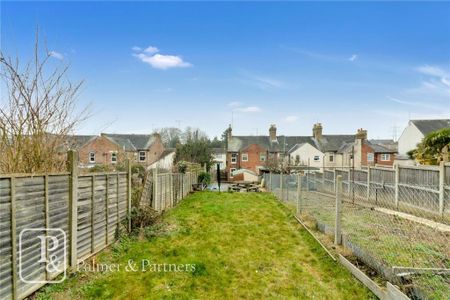 2 bedroom end of terrace house to rent - Photo 3