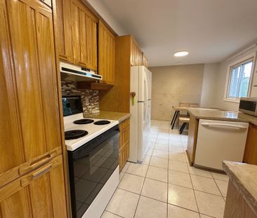 For Lease - 928 Knollwood Court, Mississauga, Ontario - Photo 2