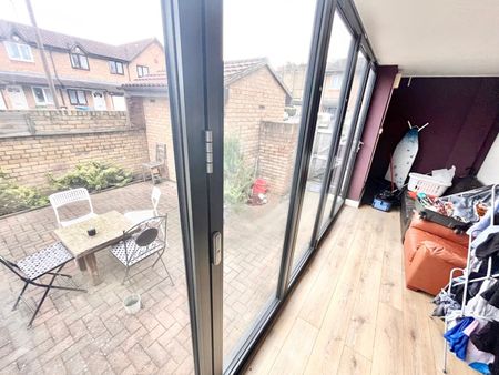 Room in a Shared House, John Maurice Close, SE17 - Photo 4