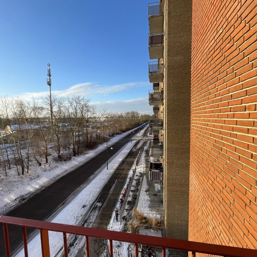 Tekla Thomassons gata 37, Allmänna Sjukhuset - Photo 1