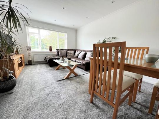 Chertsey Road, Byfleet, Surrey, KT14 - Photo 1