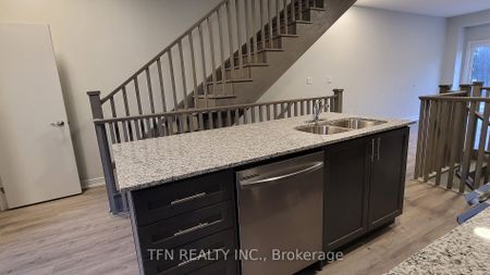 Townhouse For Lease | S8072088 - Photo 4