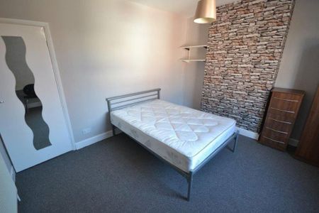 4 bedroom terraced house to rent - Photo 4