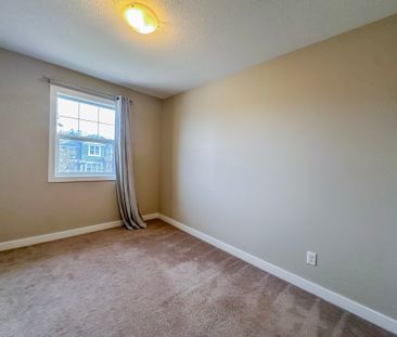 Modern 3 Bedroom Townhouse In Panatella | Garage | Fireplace - Photo 6