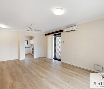 PRIVATE & CHARMING REAR VILLA WITH SPACIOUS COURTYARD LIVING - Photo 2