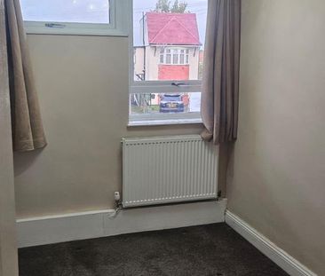 3 bedroom ground floor maisonette to rent - Photo 5