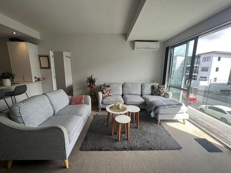 A beautiful, light-filled apartment ready for you. - Photo 4