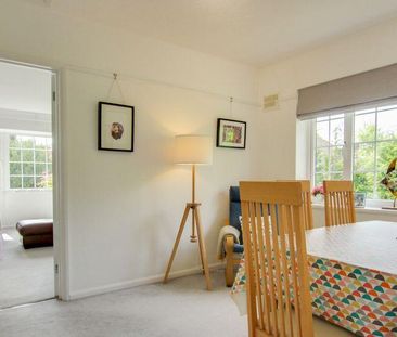 3 bedroom flat to rent - Photo 2