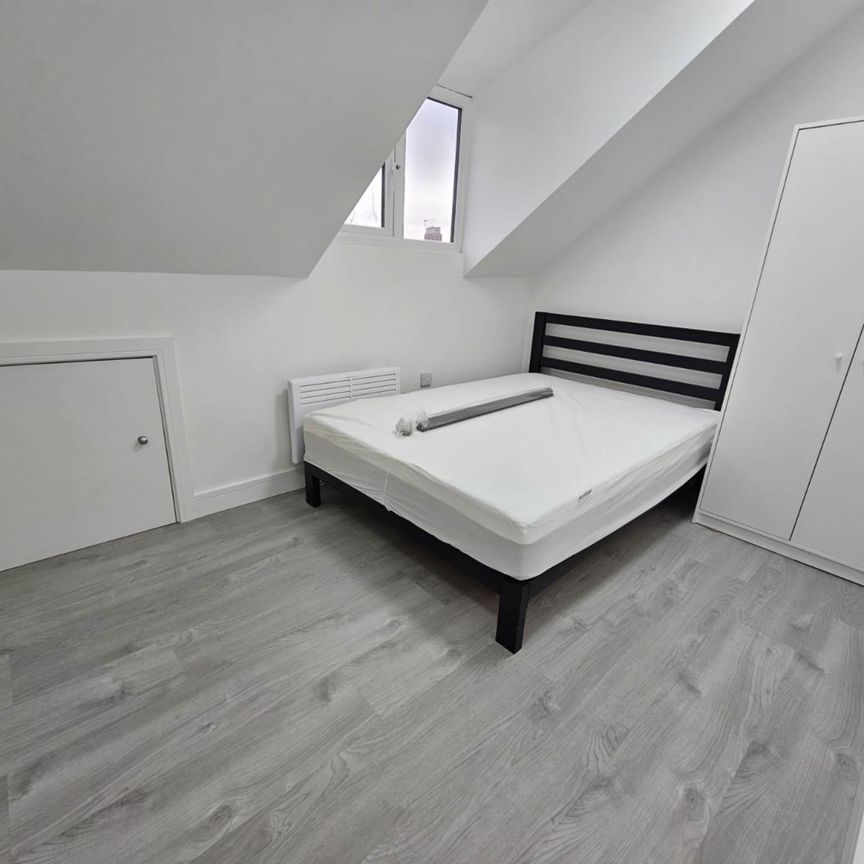 Price £1,200 pcm - Available Now - Furnished - Photo 1