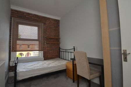 6 bedroom terraced house to rent - Photo 2
