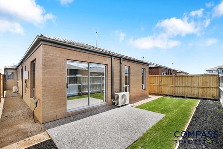 33 Willowleaf Street, Beveridge VIC 3753 - House For Rent | Domain - Photo 3