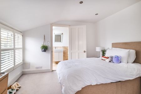 4 bedroom terraced house to rent - Photo 4