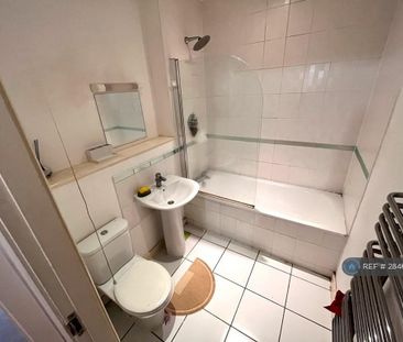 2 bedroom flat to rent - Photo 6