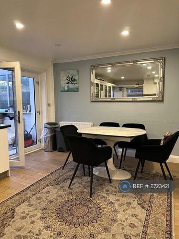 1 bedroom in a house share to rent - Photo 2