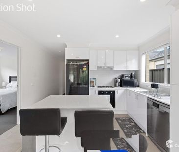 For Lease: Stunning Family Home in Clyde North - Photo 3